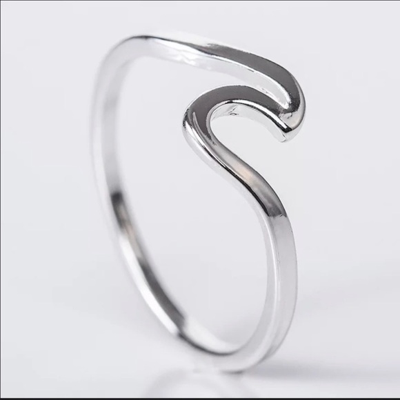 Dainty Silver Wave Ring - Picture 4 of 12